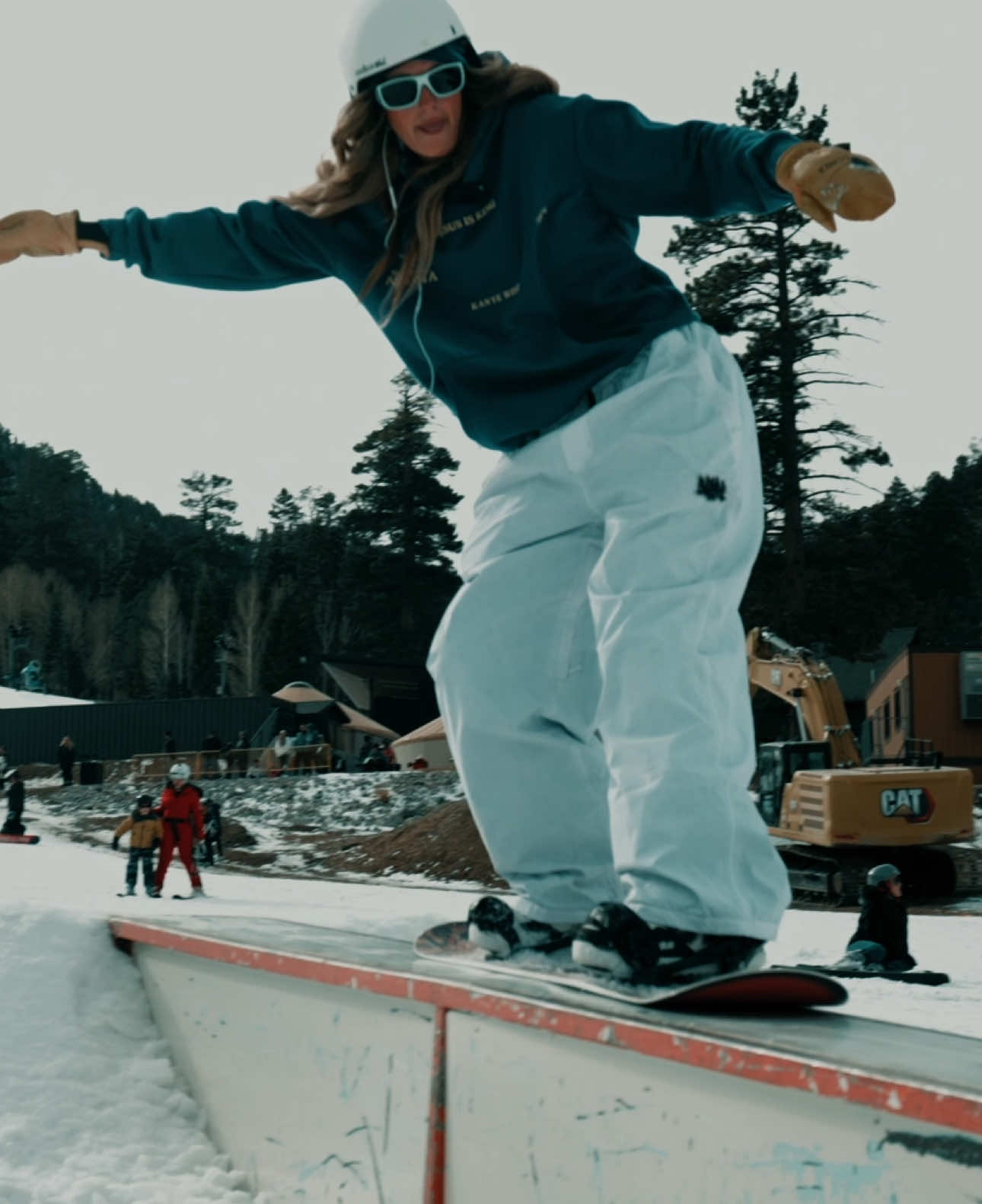 @arthuryoung_ insane edit ✍️ sport glasses @TIJN EYEWEAR white jacket @Snowears #fypシ #fyp #foryoupage #blowthisup #tijneyewear #tijnhau #foryourpage #snowboard #tikto #for #viraltiktok #snowboardingtiktok #foryou #blowup #vira #snow #foryour #girlsthatsnowboard #snowboardinggirls #fit #snowears #foryourpage #fitcheck 