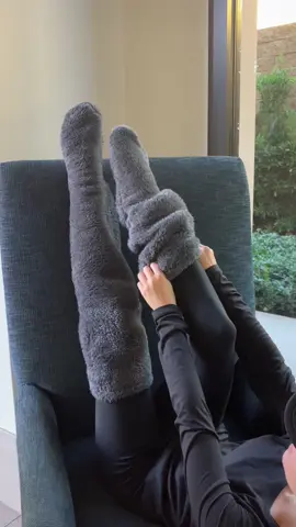 literally obsessed with warmth and coziness 🥹🫶 #fuzzylegs #legwarmers #socks