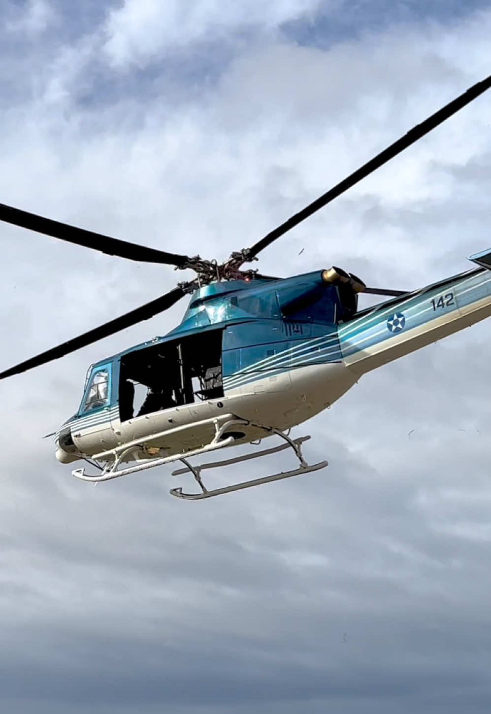 103 #aniversario #FuerzaAerea Guatemalteca #formationflight #BellHelicopters #Bell #B412  #MGGT #AeropuertoLaAurora #avgeek #avnerd #avgirlproblems #AviationProud #instaaviation #verticalmag #rotorcraft #helicopter #Guatemala #aviationdaily #verticalvalor #army #guatemalaimpresionante #fyp #foryoupage #guatemala_502 #guatemalacheck