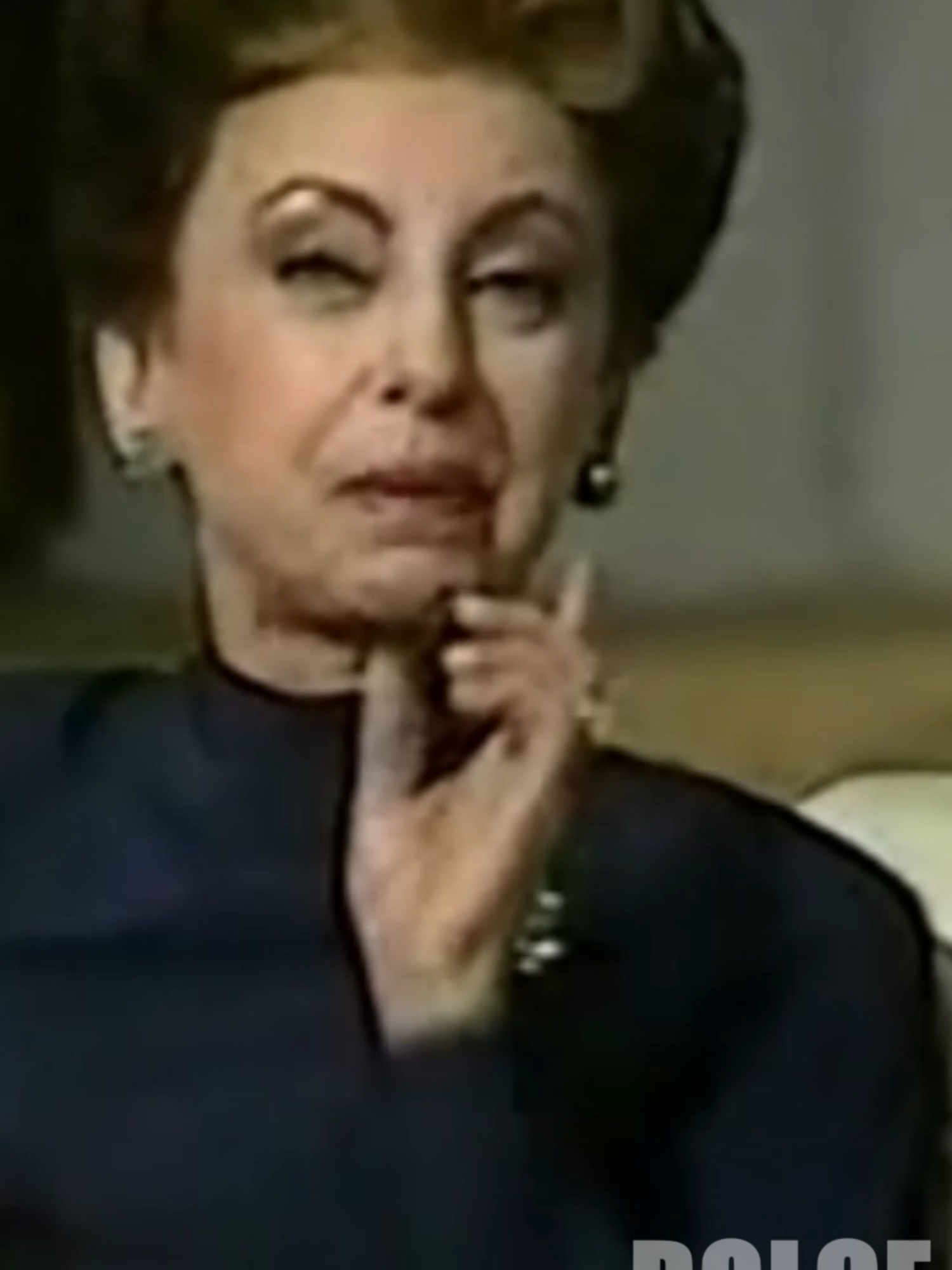 PRAGA OU PREMONIÇÃO DE ODETE ROITMAN?!  Num universo único de novelas, Flavia Monteiro em Vale Tudo, na mira de Odete Roitman (1988) e dez anos depois cuidando do orfanato Raio de Luz de Chiquitas (1997).   Gente, sabemos que literalmente ela não é uma professora. Mas é só meme! #VIRAL #NOVELA #humor #chiquititas #valetudo #sbt #beatrizsegal #chiqueititas #flavinha #carolina #gilbertobrag #coincidencia #nostalgia