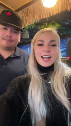 El Halcón de la Sierra Jr. y Kennita, en Último Nivel el 31 de diciembre ❤️‍🔥 @Ultimo Nivel  📍5110 Morrison Road Denver, CO 80219 #gringa #hispanictiktok #latinotiktok #papeles #hispanosenusa #latinosenusa #denvertiktok #halcondelasierra #halcondelasierrajr 