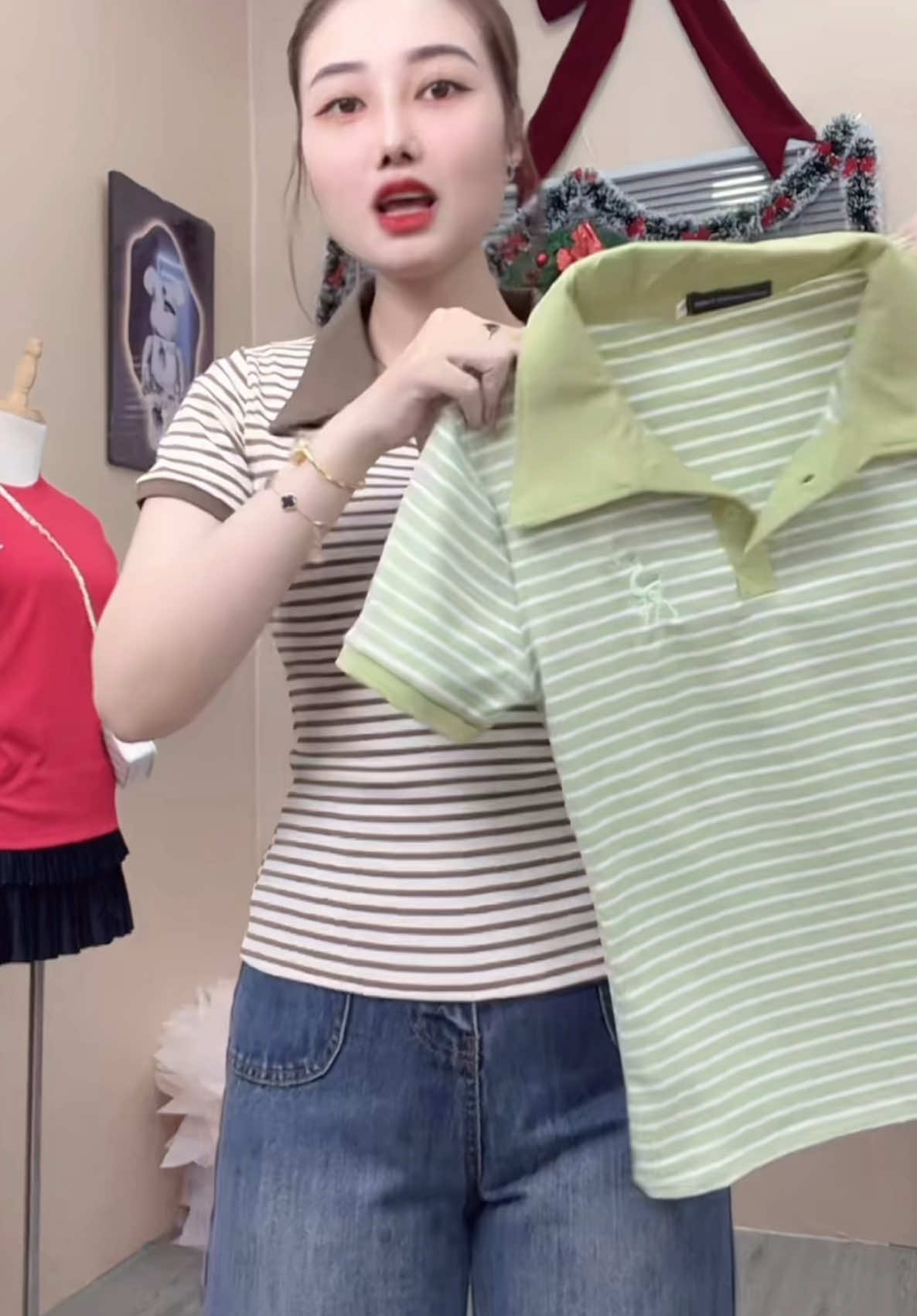 Trả lời @Tuyết Nhung Áo thun ôm Polo sọc cổ bẻ phối lô gô thêu ngựa, vải mềm mát co giãn thoải mái. #TikTokAwardsVN #nghechuchot #thuylinh #xuhuongtiktok2024 #muataitiktokshop #hot #hottrend #xh #lenxuhuong #viralvideo #viraltiktok #lenxuhuongtiktok #thoitrang #thoitrangnu #aothuncopolo #aothunnu #aothuncoctay #aothunnu #aothunkesoc #aonu #aoxinh #aodep #aocopolo 