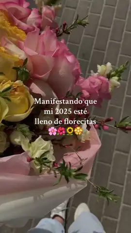 Manifestando 🕯️❤️🌸🌼 #2025 #manifestation #fyp #aesthetic 