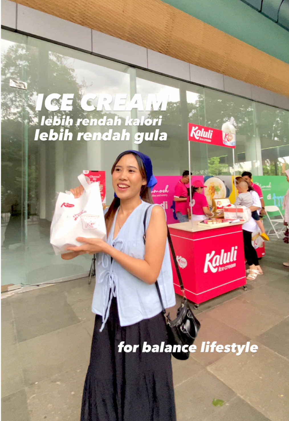 KALULI BUKA BOOTH DI TMII CUMA SAMPE TGL 1 JANUARI 2025 🥳 CUP : 🍦LIGHT YUMMY 0% SUKROSA es krim rasa yogurt original (100cal) 🍦CHEERS CHEESE es krim rasa keju yunani dengan perpaduan selai stroberi (120cal) 🍦ARABIKA PRO es krim rasa kopi arabika dengan tambahan gula kelapa (130cal) STICK SERIES : 🍦NUTALK PECAN es krim rasa kacang pikan (70cal) 🍦CHOCO MASTER es krin rasa vanila dengan lapisan coklat (100cal) tersedia di E-Commerce & Supermarket terdekat yaa ✨🥳 Posted by @Cindyamry #KaluliIceCream #ChooseMyKaluli #kaluli #kaluli💜zhaolusi🍊 #Kaluli