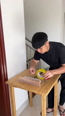 Quét nhà kiểu này – sạch bong kin kít, bụi bặm không còn đường trốn! #MẹoQuétNhà #HackCuộcSống #SángTạoHàiHước #BíKípGiaĐình #ĐờiSốngTiệnÍch #NhàCửaSạchBóng #MẹoHayMỗiNgày 