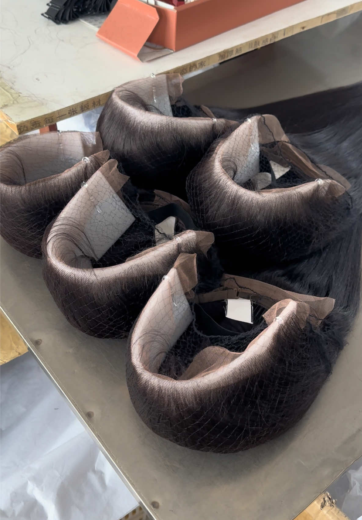 Follow me get wholesale price😍😍#wigfactory #wiginfluencer #wig #wiginstall #christmas #fyp #factorywigs #prebleachedknots #influencers 