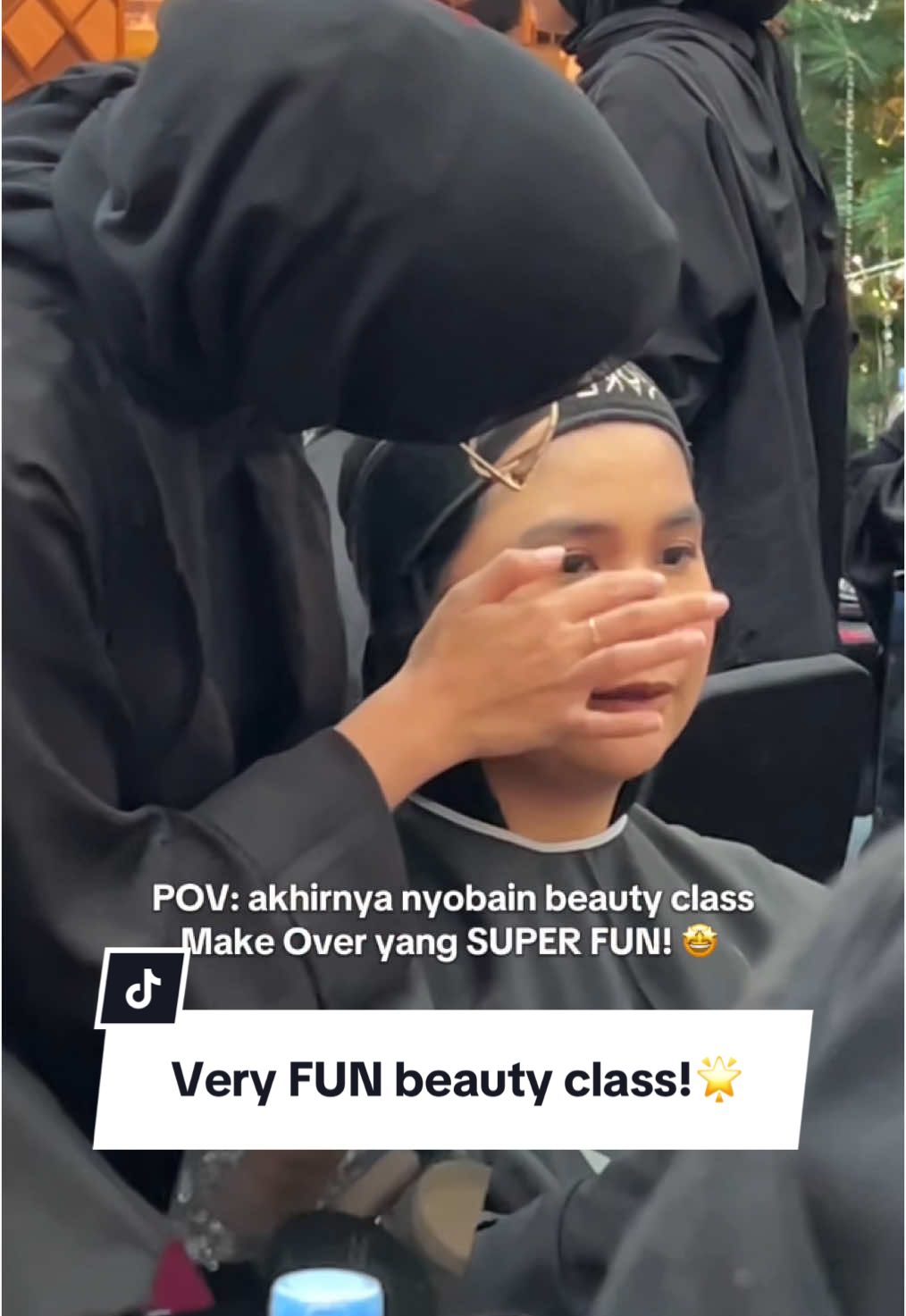 Ready, set, glow!🌟Beauty enthusiasts had a blast learning makeup tricks with Kak Ciane at Bintaro Jaya Xchange. Seru banget kan?!💄 #beautyclass #makeoverid #makeupclass 