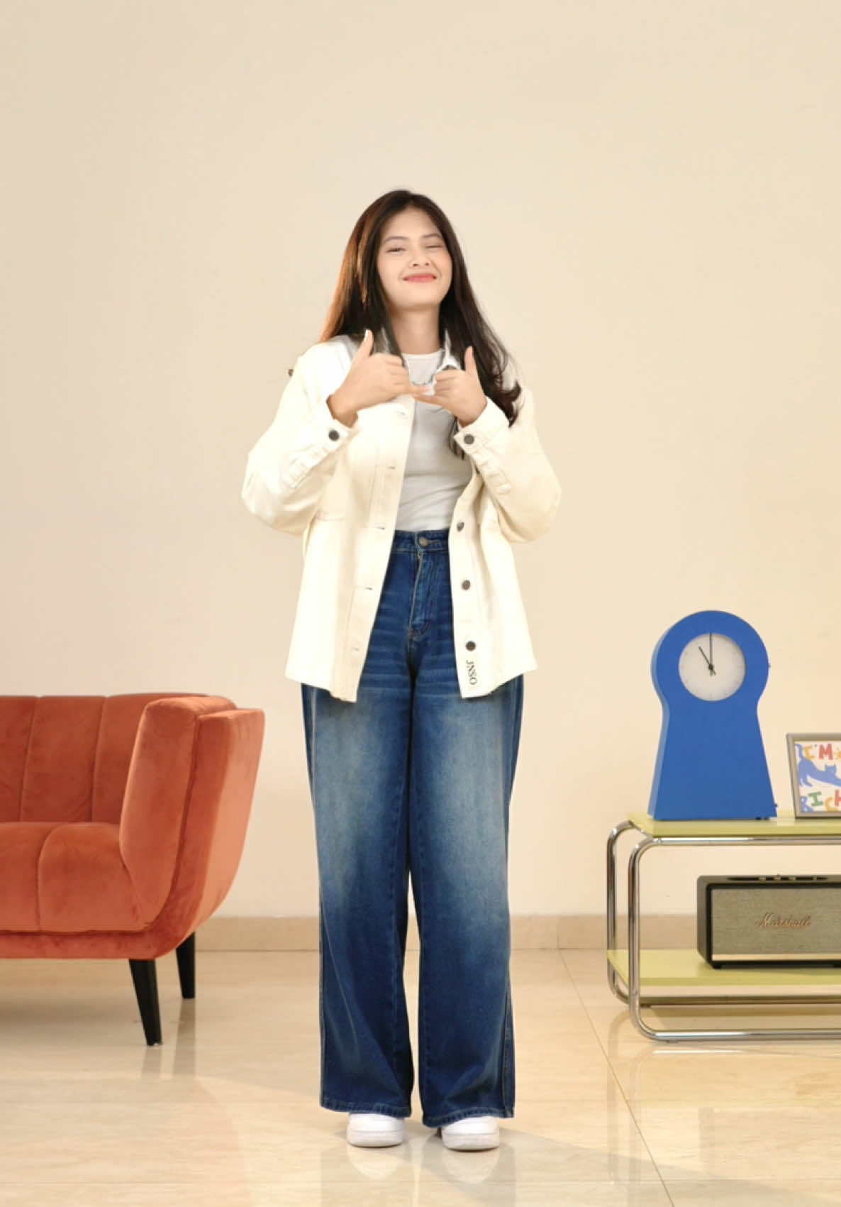 Senin semangat! Yuk ngedance bareng Mala, bikin hari lo makin ceria! 💃✨   #jione #jionecommunity #jiniso #ActiveJeansActiveSoul #SeeItFeelIt #jinisoemangkeren #autokeren #highwaistloose #loosejeans #jeanshw #dance #STYLE #OUTFIT #jeanswanita #hijabjeans #kulotjeans #hijabstyle #baggyjeans 