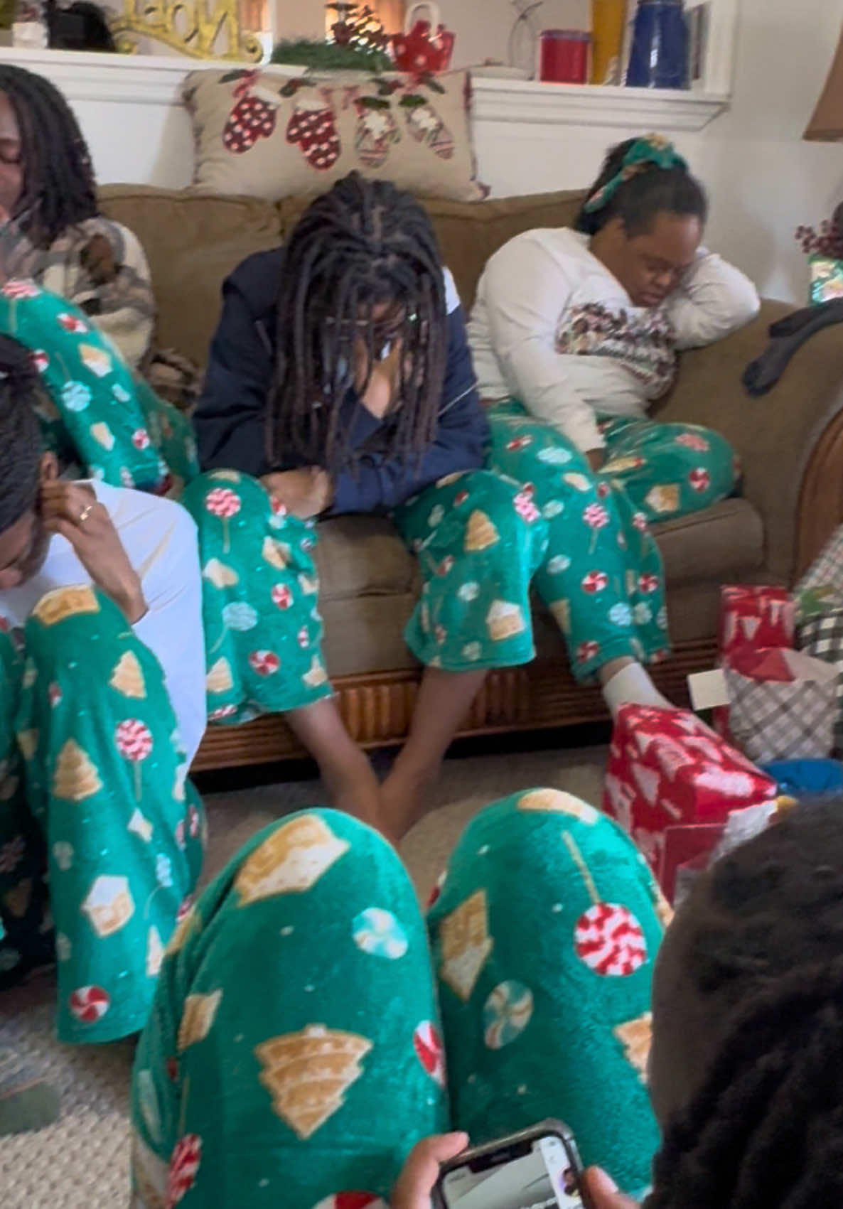 The family that prays together 🙏 😇 ❤️ #itstherays #ninasimoneray #prayer #family #Love #christmas #2024 