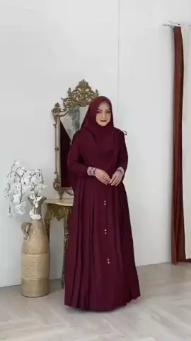 Mawadah syar'i  gamis set hijab stok lebaran ya !! Bisa buat untuk seragam pengajian juga ya bu ibu #gamisjumbomurah #gamiskringkel #konveksitasikmalaya #abaya #abayamurah #gamismurah #gamisviral ##bajumurah #seragam #gamiskringkel #gamisethijab 