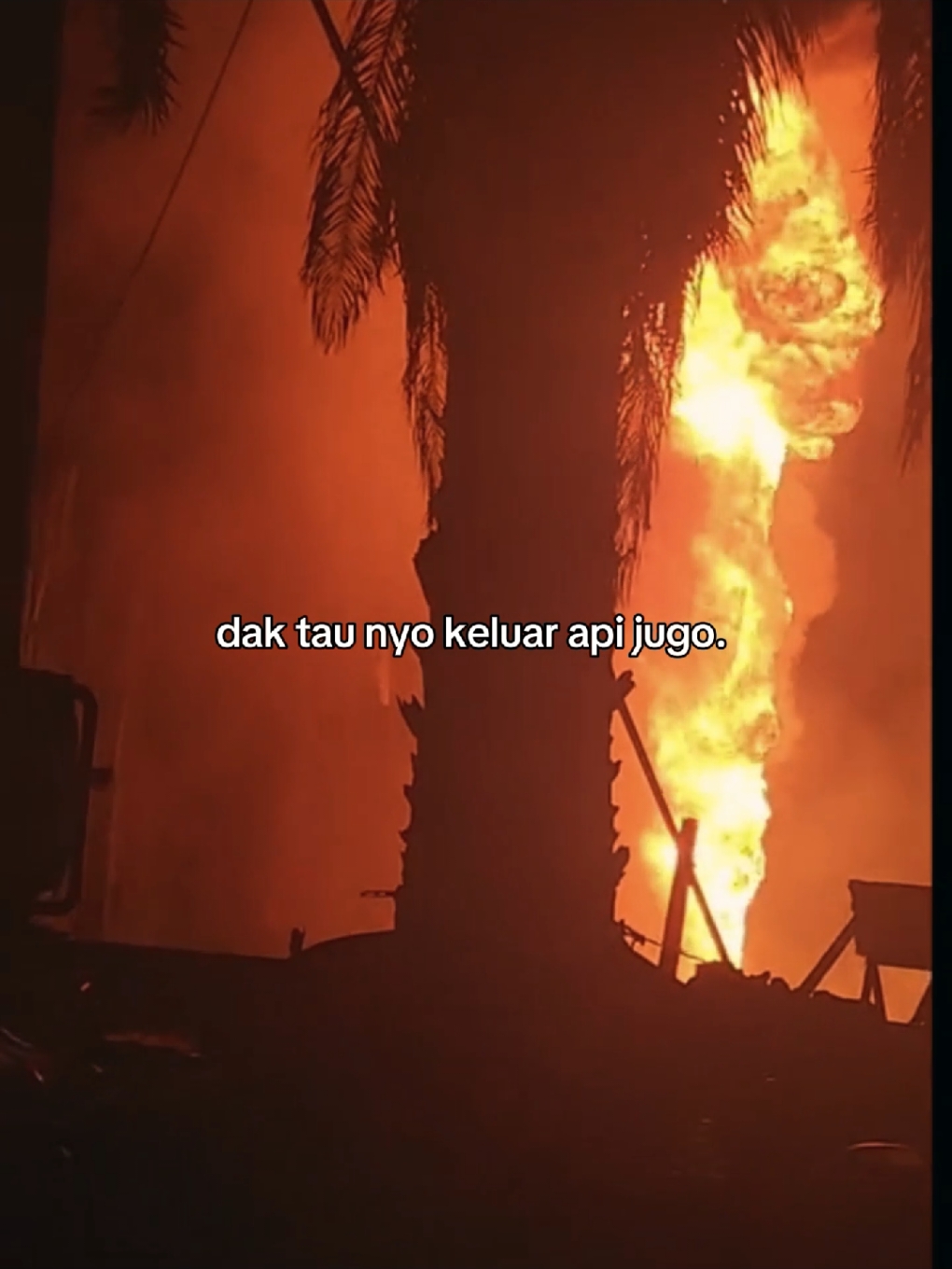 panggilke kadita tolong kaki saya sakit🤣#CapCut #minyakbumi #minyakmentah #kebakaran #hindoli #keluang #musibanyuasin #jambi #aceh #sumatraselatan #fuji 