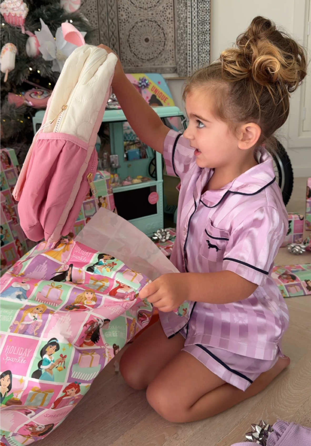 I can’t handle her reactions😭🥹 A very special Christmas morning ~ the last before 3 becomes 4✨✨ #christmas #christiantiktok #christmaspresents #kidschristmas #kidschristmasgifts #christmaswithkids #minivlog 