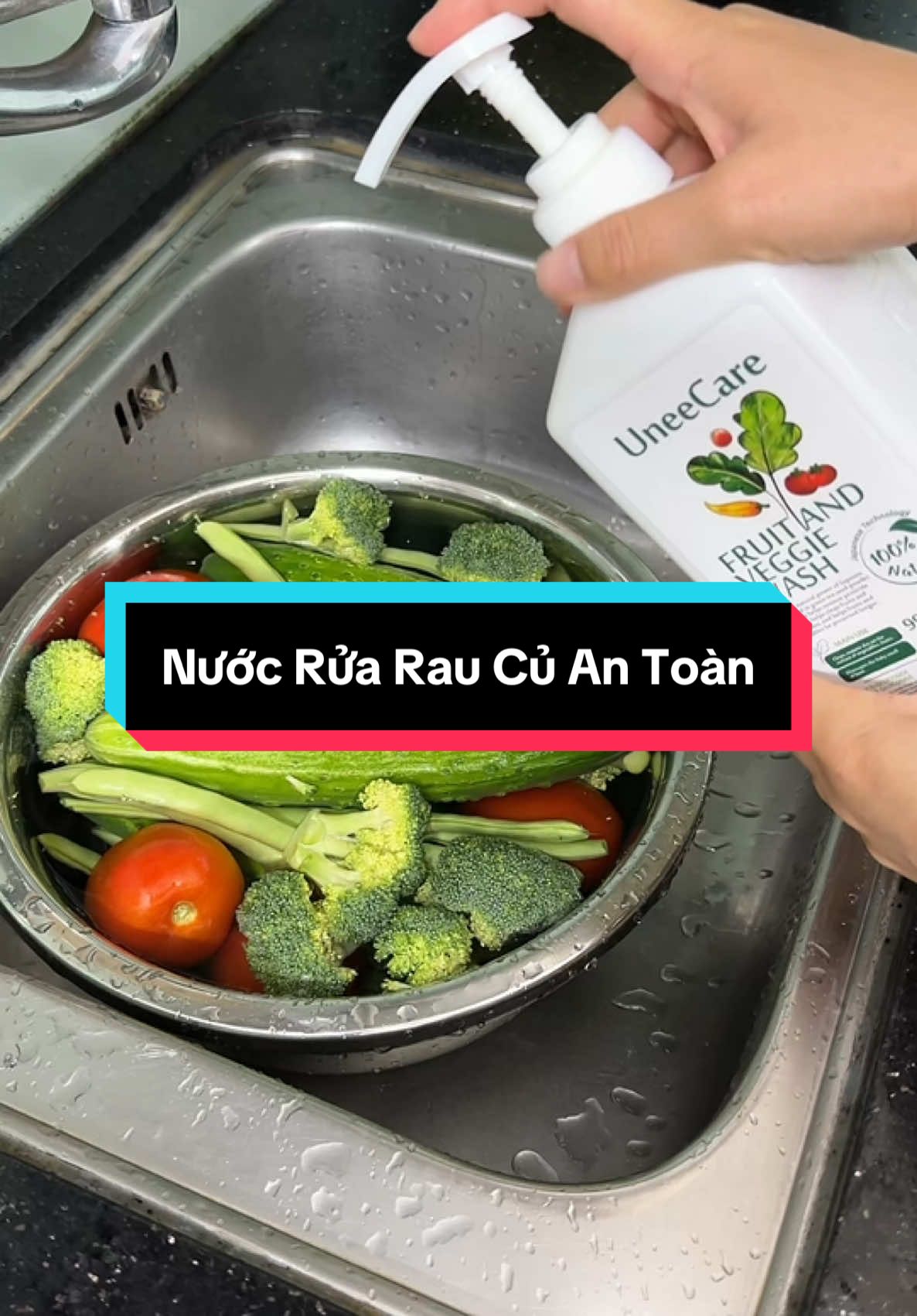 Rửa rau nhớ kèm theo bước Nước rửa rau củ để yên tâm sức khoẻ nha các bác ơi! #uneecarevietnam #nuocruaraucu #suckhoechomoinguoi #muataitiktokshop🛍 