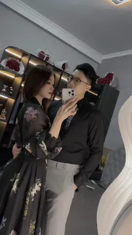 Khi em dịu dàng, em tốt hơn bất kì ai…Một khi em đã thờ ơ, thì anh miễn thương lượng 🙄🖤#couple #outfit #vayxinh #xuhuongtiktok #lananh1602 