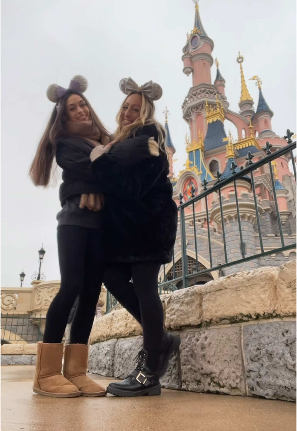 Disneyland Paris 2024 for new years 🤍✨ #fyp #motherdaughter #disney #disneyland #disneylandparis  #newyearseve @brooke <3 
