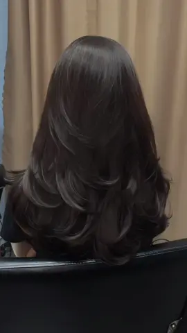 Mẫu tóc layer duỗi cúp đuôi vừa đẹp vừa dễ chăm sóc. 📍 Địa chỉ: 26 Hải hưng-Lạc Lâm 📞Hotline /Zalo: 0963262421.