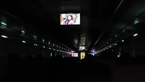 Mode malam dari Kereta New Generation Stainless Steel KA 94 Lodaya Malam, relasi Bandung - Solo Balapan, mode malam nya lebih gelap dari Ekonomi New Generation yang lain 🥶 #kai121  #kalodayanewgeneraton  #train  #fyp  #fyppppppppppppppppppppppp  #fypシ゚  #xyzbca  #keretaapikita  #keretaapiindonesia 