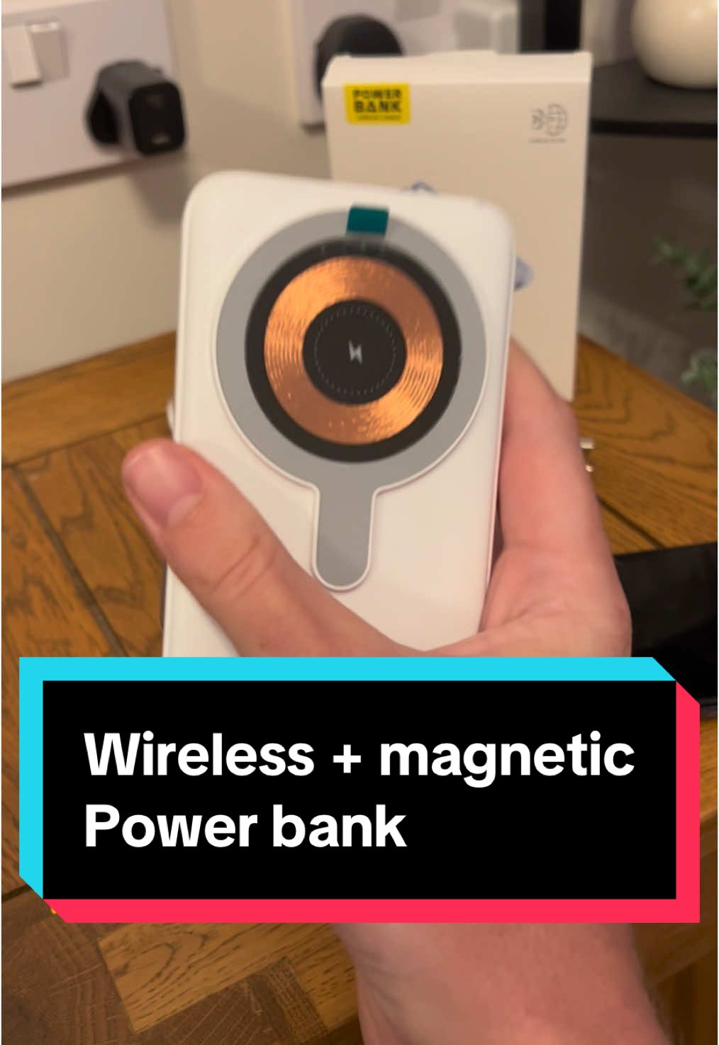 Wireless magnetic power bank #wirelesspowerbank #magneticpowerbank 