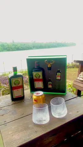 Một chút chill nhẹ cùng với jagermeiter#jagermaister #bartender #redbull #dechill 