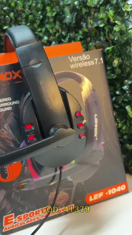 🎧 Headset Gamer Lehmox LEF-1040 – Versão Wireless 7.1 ✨ Imersão e conforto para suas partidas: ✔ Áudio 7.1 Surround Stereo – Experiência sonora realista e precisa ✔ Conexão sem fio – Liberdade total para se movimentar durante os jogos ✔ Alto-falantes de 40mm magnéticos – Som nítido e potente ✔ Microfone ajustável e capacitivo – Comunicação clara com sua equipe ✔ Iluminação RGB – Estilo único para completar seu setup ✔ Design ergonômico e almofadas macias – Conforto garantido mesmo em longas sessões de uso 🎮 O headset ideal para gamers que buscam qualidade e estilo! 📲 Peça já pelo WhatsApp: (41) 3094-7500 🌐 Confira mais no site: www.pegdobrasil.com.br ✨ Peg do Brasil – Acessórios de qualidade para elevar seu jogo! #HeadsetGamer #LehmoxLEF1040 #Som7ponto1 #RGB #PegDoBrasil #QualidadeParaGamers