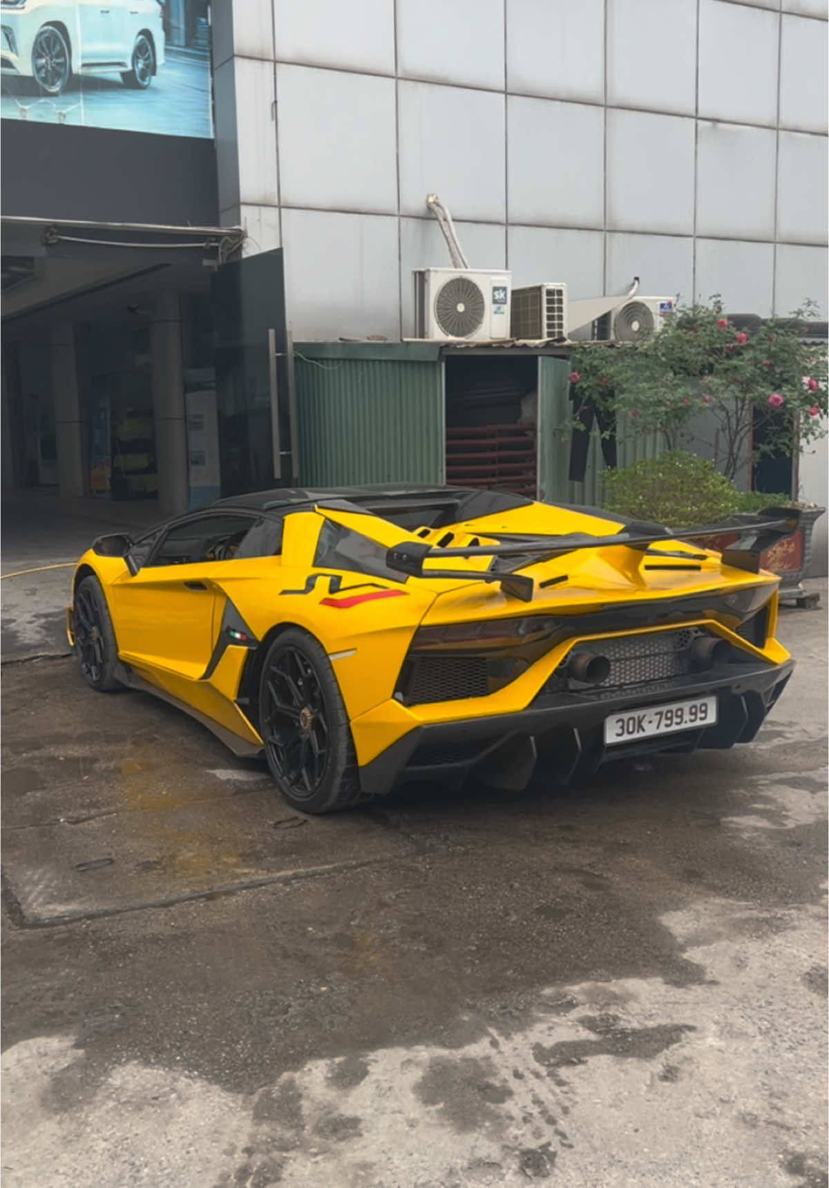 Cuối cùng cũng được trên lambor 1 lần 😂😂 #capcut #lamborghini #aventador #svj #sontungauto 