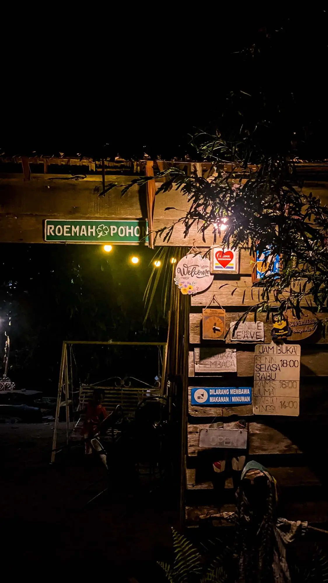 “Seni adalah nafas, bagi jiwa yang lelah🙏.” #fypage #fyp #fyppppppppppppppppppppppp #roemahpohon #cafe #cafebatam #cafenongsa #nongsa #batam 