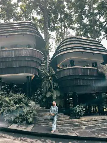 Art & creative space, coffe shop & restaurant with the unique architecture in Ubud 🛖 #wyah #ubud #cafe #bali 