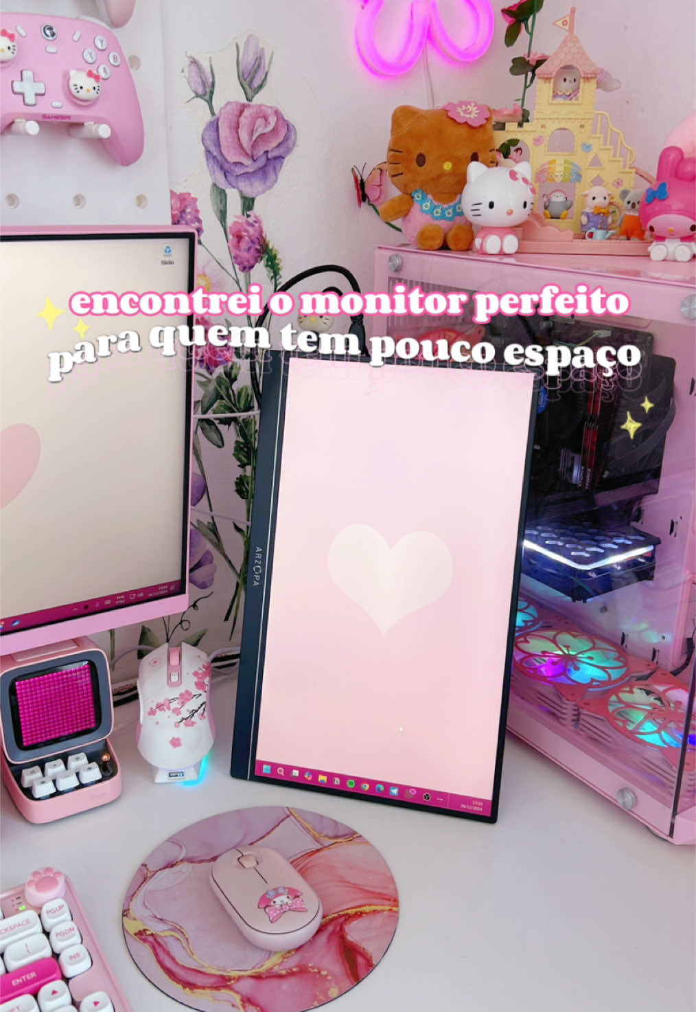 dessa vez eu fiz a escolha certa 🥰 esse monitor é incrível! eu tô amando que posso facilmente mudar entre modo paisagem e modo retrato sem precisar reorganizar meu espaço pra caber um segundo monitor. sem falar na qualidade da imagem que é muito boa 🙌🏻 a @arzopabrasil ainda foi muito gentil em dar um cupom de desconto pra meus seguidores! vocês conseguem 5% OFF no site deles pelo link da minha bio, coloquei no início da página 💖 *recebido/collab @arzopa.br  ⋅˚₊‧ ୨୧ ‧₊˚ ⋅ tags: #arzopa #monitorportátil #setupgamer #pcgamerbrasil #Tech