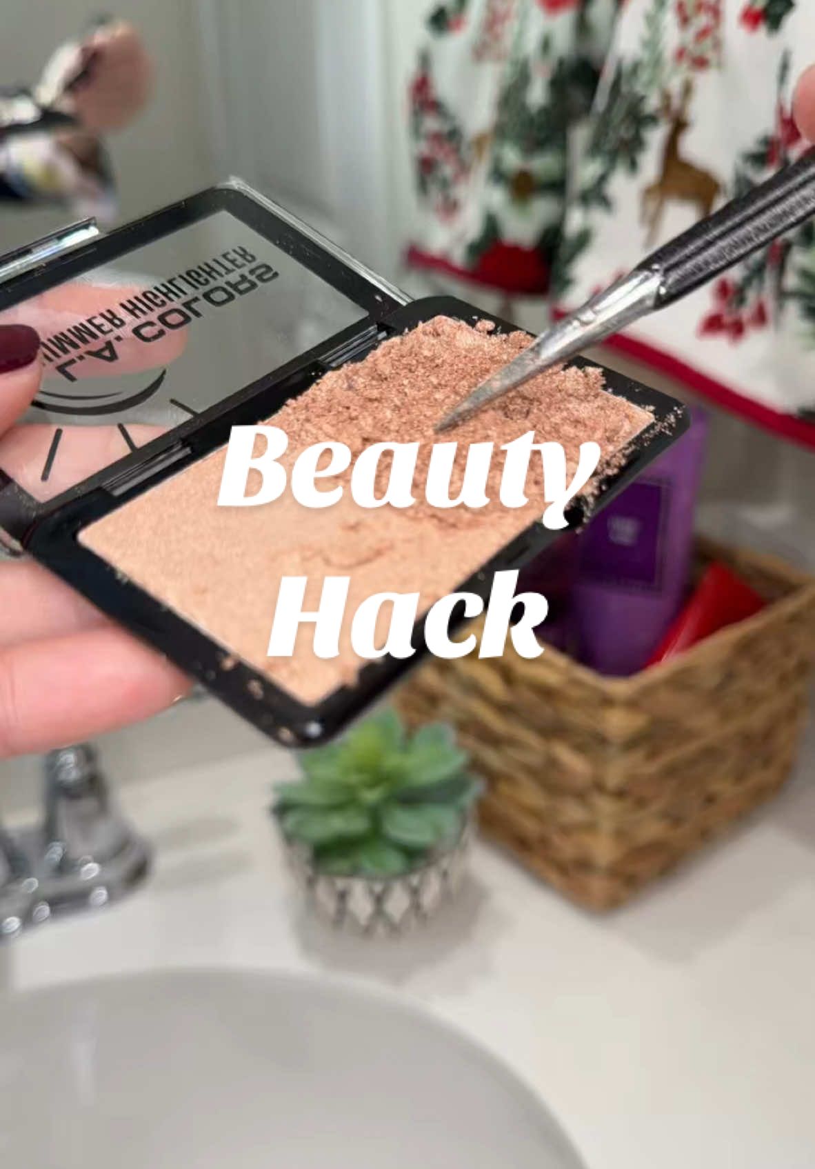 Try making this baby oil based shimmer oil and thank me later ❤️. Shine as you welcome the new year 2025💫 #livehack #LifeHack #beautyhacks #beautytips #DIY #diybeauty  Viral beauty tiktok Beauty trick