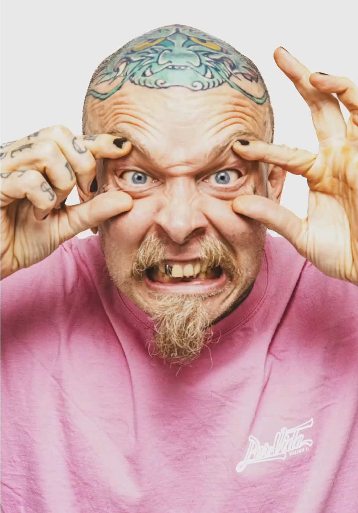 We’re kicking off the last week of 2024 with some of the best killer shots from our Rotterdamn Studio. From sky-high Pomps to razor-sharp fades and many more creative creations with that Reuzel edge, our crew brought their A-game every single time. Hope you enjoyed the ride as much as we did! Here’s to an even wilder 2025! Stick with Reuzel for more style, rebellion, and Rock ’n’ Roll vibes. 📸 All captured by our very own Pancetta Priest @Jelle Mollema  #reuzel #reuzelpomade #flattop #schorem #schorembarbier #punk #punkrock #classicsneverdie #psychobilly #2024recap #fyp #punksnotdead #psychoquiff #barbershop #mohawk #headtattoo