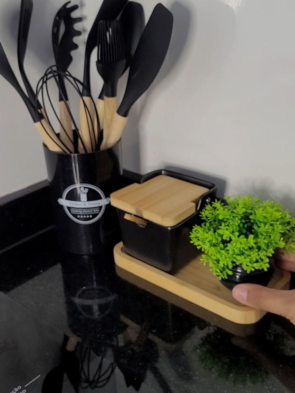 Organizando mais um cantinho com itens da @Shopee Brasil 🏠🩷 Link de todos os itens do vídeo nos comentários ✨️ #comprinhasnashopee #casanova #enxoval #enxovalcasanova #fyp #organizando #casal #viralvideo@nossacasa_229 