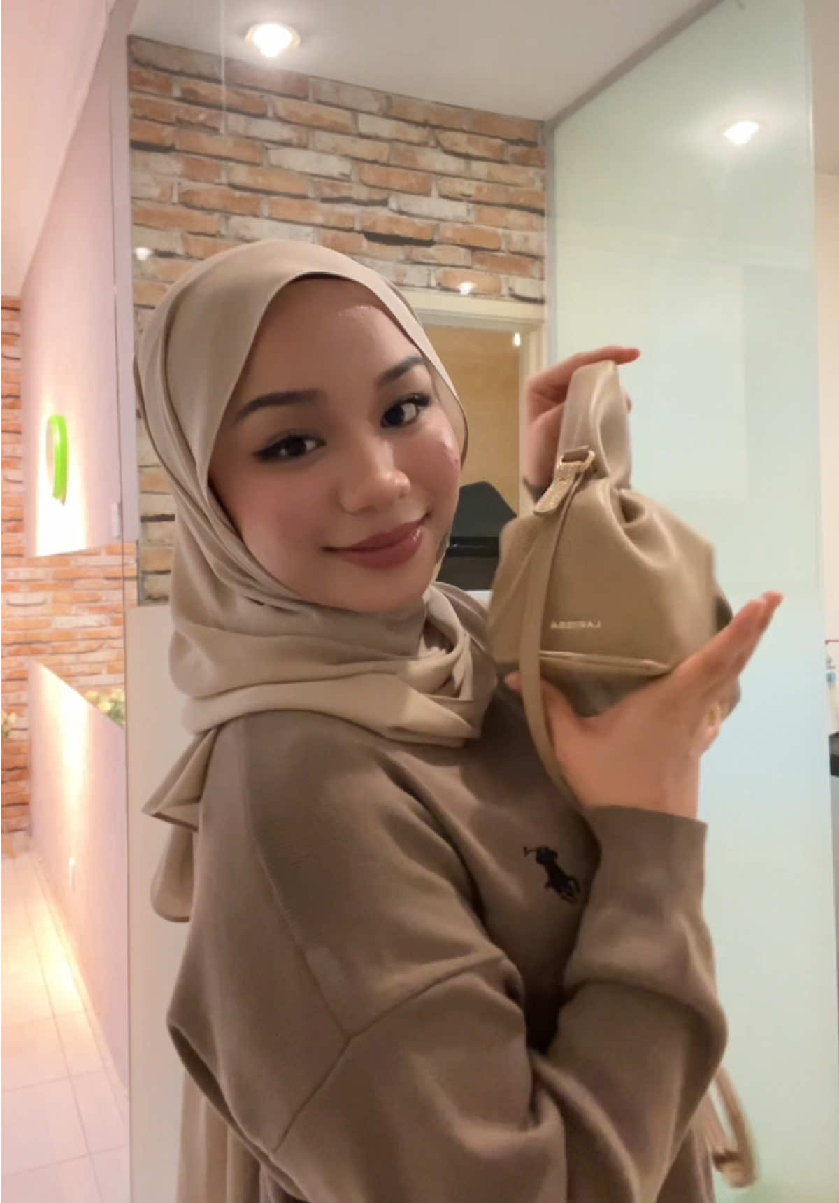 Bag yang i beli ni tengah ada promo tau pergi beli sekarang tak sampai rm 50 pun !! #larissa @LARISSA 