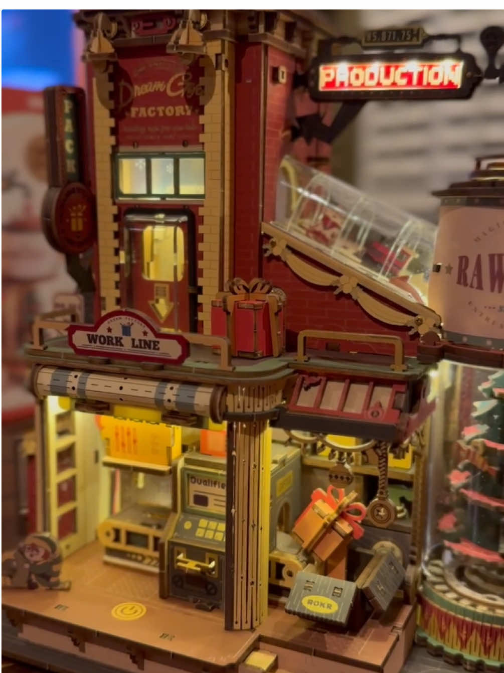 Building the Dream Gift Factory wood puzzle 🧩 seemed intimidating but wasn’t once you actually started and was actually a lot of fun! #rokrpuzzles #woodpuzzle #3dmodeling @Rokr_official 