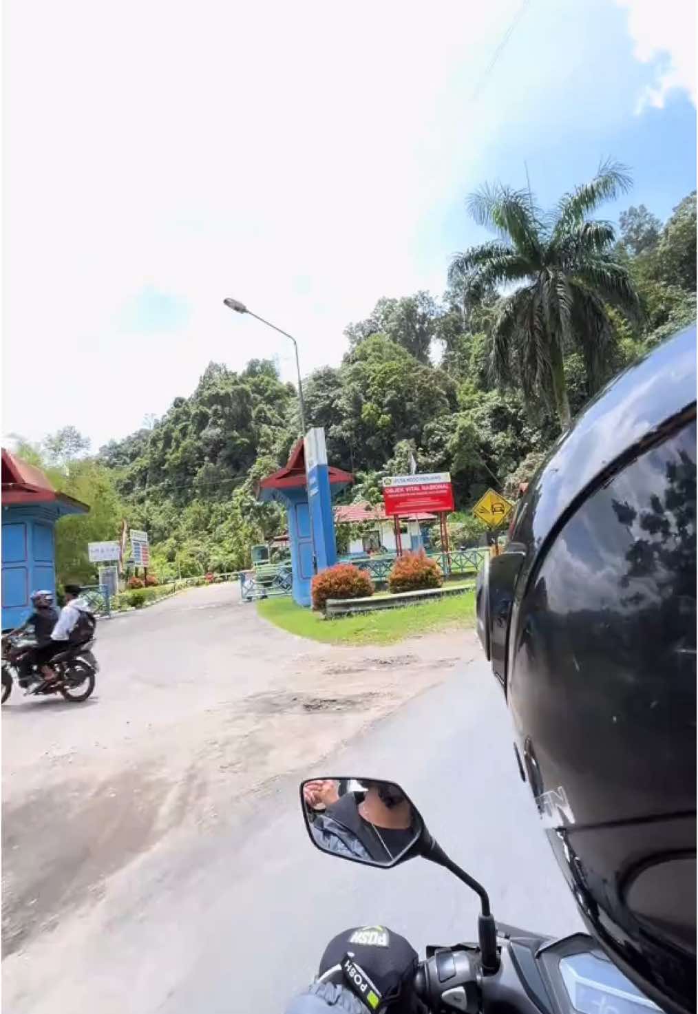 Kalau gak nekat gak akan tau rasanya naik motor pku-alahan panjang, ternyata seseru ituu woeeee😭 kenyang liat pemandangan