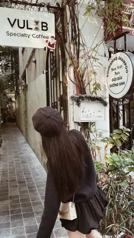 kề môi em khẽ thì thầm… #xuhuongtiktok #fyp #viral #xuhuongtiktok #trending #chiyeuminhanh #outfit #foryou #xh #viraltiktok #cafehanoi #nhachaymoingay 