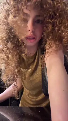 Her hair is kinda wild n free