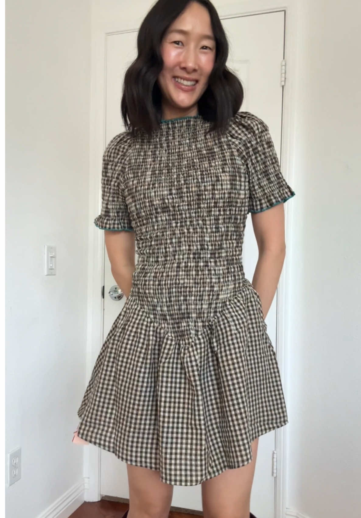 I just know this won’t be my last @APRÈS STUDIO dress, SO happy with it! a longer version would be so nice to have too! #apresstudio #dreamdress #christmashaul #winterfashion #biscuitplaiddress 