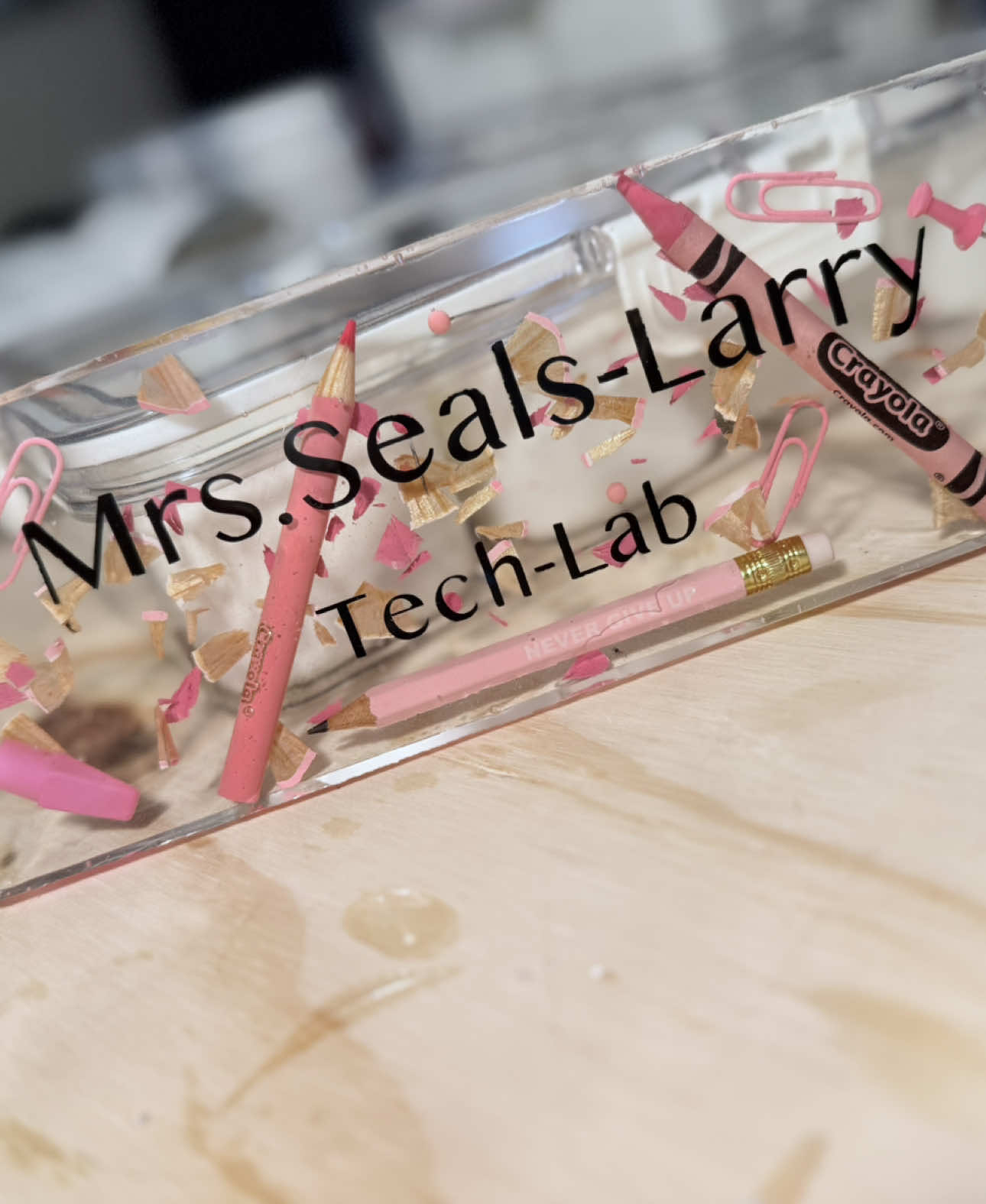 New Item Alert 💕 Custom Desk Plates for all Professions🫶🏾 Check out on Etsy. Link in Bio #SmallBusiness #smallbusinessowner #deskplate #teachergifts #bossappreciation 