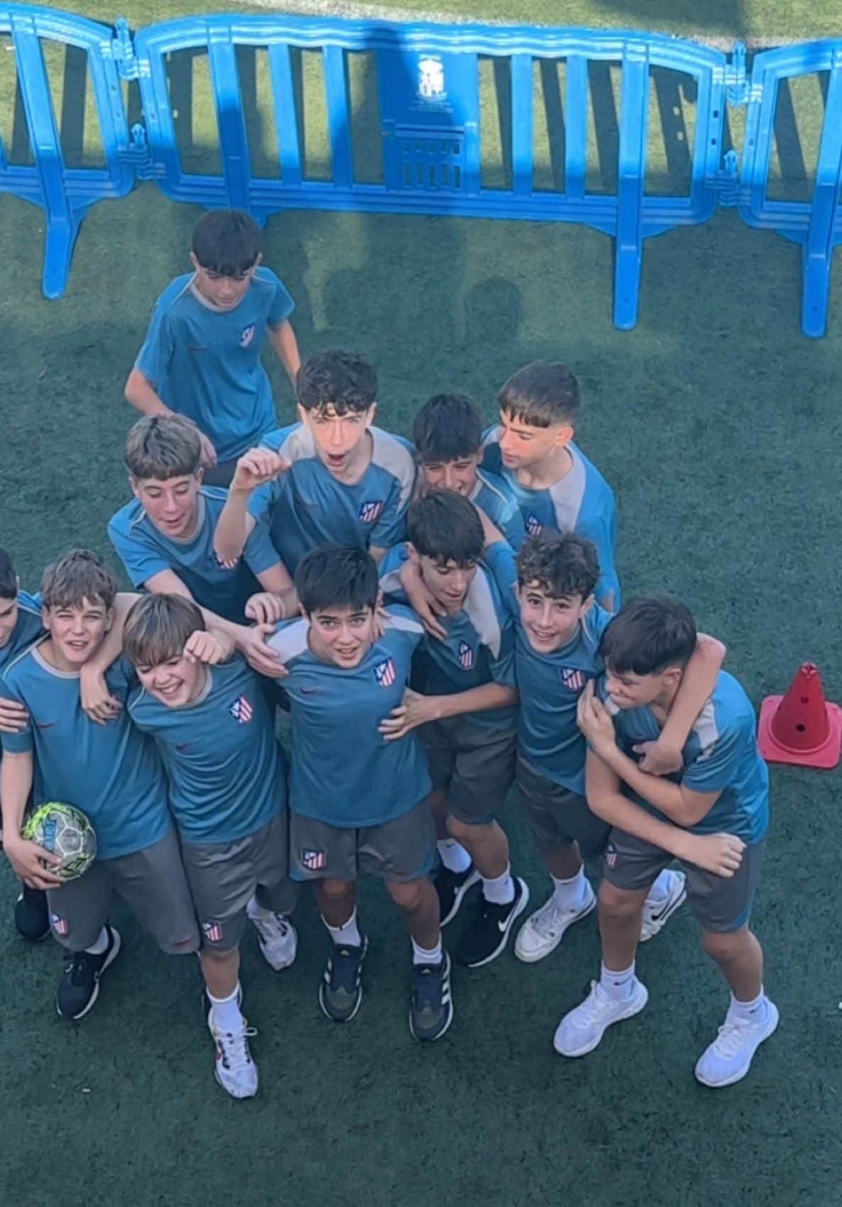 Stay in the box challenge w/ @Atletico de Madrid. 🤩 #LALIGAFCFUTURES #DeportesEnTikTok #Challenges 