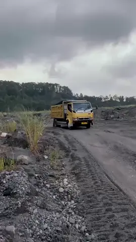 Selamat pagi endonesa😊 #rastanesia #fypシ゚viral #lumajang24jam #drivermuda #pasirlumajang #sad #fypシ #xyzbca #lumajangtiktok #lumajangviral #dumptruck #anaktambang 