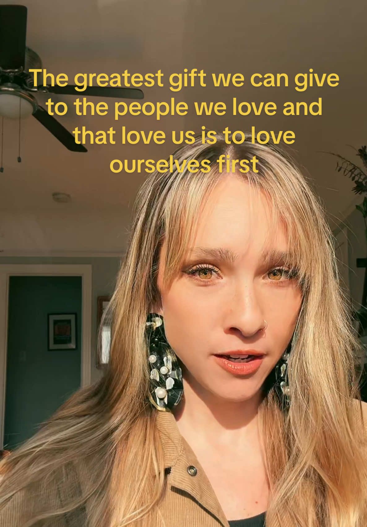 #stitch with @Grace Moon self love is the greatest gift that we can give to the people we love and to the people who genuinely love us. Heres to walking away from anything that no longer serves us in 2025 💛  #selflove #healing #Love #advice 