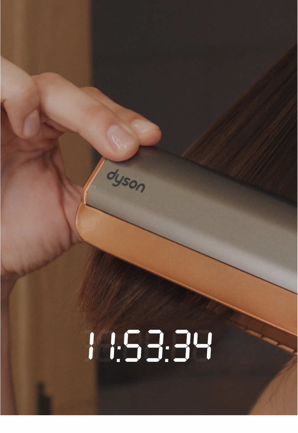 3, 2, 1… ¡Look listo para brillar con Airstrait! ✨🎆  Por un 2025 simplificando tu rutina 🙏🏻 #DysonMx #DysonAistrait #NewYear #RegalaDyson