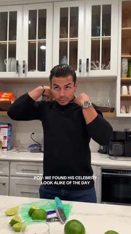 The 🪨 #husbandsoftiktok #husbandwife #celebritylookalike #therock 