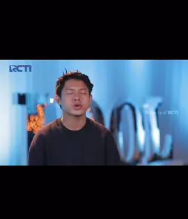 Sumpah ngakak banget liat Rony pas awal” audisi dengan baju berlapisnya. Ini mah Rony sebelum kenal treatment😭🤣 #ronyparulian #indonesianidol #foryoupage #fyp 