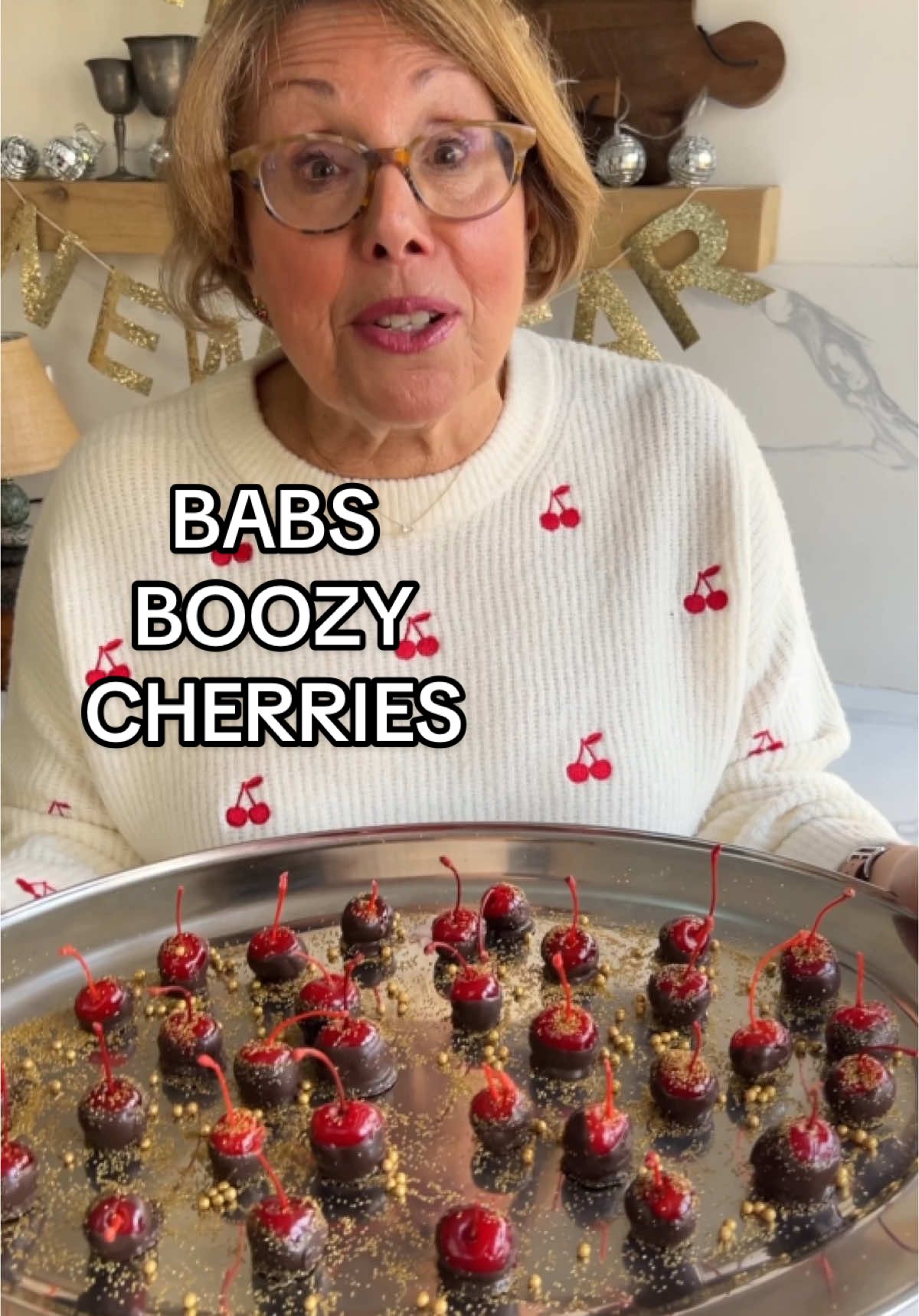 🍒 BABS BOOZY CHERRIES  🍒 Soaked in rum, dipped in chocolate, and ready to elevate your New Years Eve party! Sweet, boozy, and oh-so-irresistible, you won’t be able to have just one… INGREDIENTS: Maraschino Cherries Spiced Rum  Candy Melts  Glitter Sprinkles  INSTRUCTIONS: Drain your cherries and cover with some spiced rum (you could even use bourbon). Refrigerate for at least four hours. For extra boozy cherries, you can leave them in the fridge overnight. When the cherries are done marinating in the spiced rum, remove the cherries and let them dry on a paper towel. Microwave your candy melts (you can use milk chocolate or dark), and make sure you melt in 30 second intervals. The chocolate should be ready in about a minute and a half. Dip each cherry by its stem in the chocolate, and immediately decorate with sprinkles. Happy New Year! 🥂 #newyearseve 