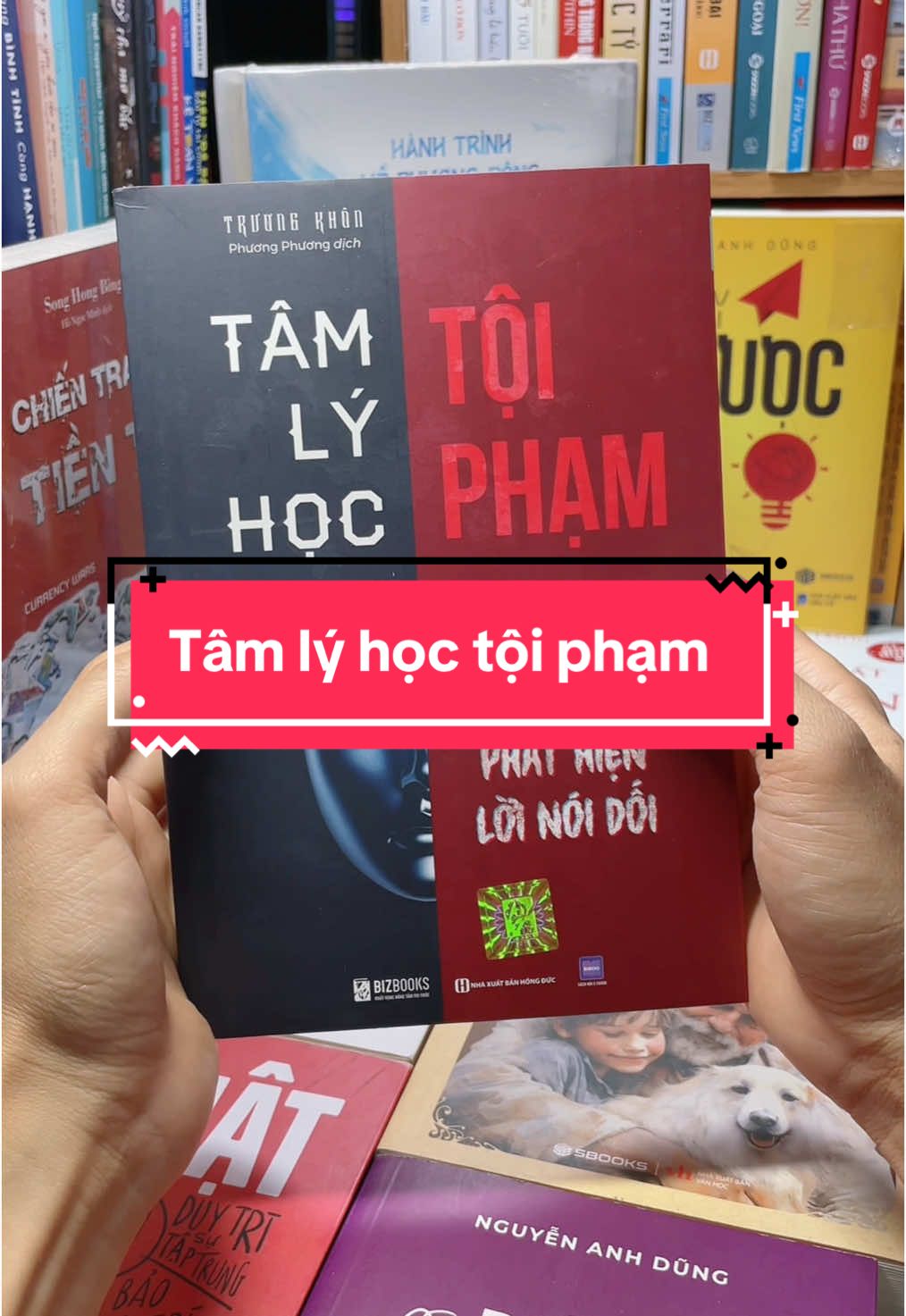 Tâm lý học tội phạm - Nghệ thuật phát hiện lời nói dối Cuốn sách dẫn dắt người đọc qua nhiều câu chuyện và vụ án thực tế, minh họa cách mà các chuyên gia kiểm tra nói dối xử lý và giải quyết những tình huống phức tạp. không chỉ giúp bạn hiểu rõ hơn về cách hoạt động của máy phát hiện nói dối mà còn cung cấp những kỹ năng thực tiễn để nhận biết và đối phó với lời nói dối trong cuộc sống.#tiemsachbinhyen #BookTok #sachhay #sách #reading #tamlyhoctoipham #tamlyhoctoiphamnghethuatphathienloinoidoi