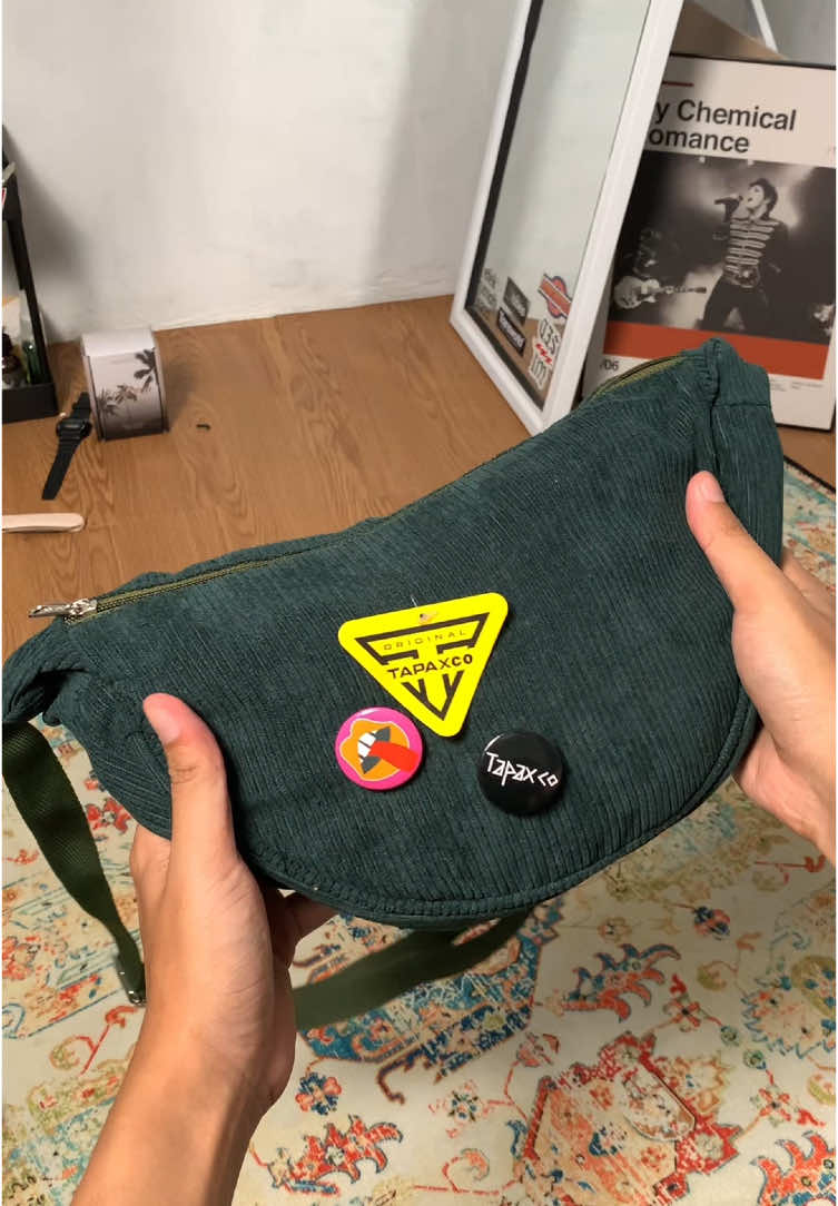 Karena murah kalian harus koleksi warna lainya #tascorduroy #tasselempang #tasselempangcorduroy #slingbagcorduroy 