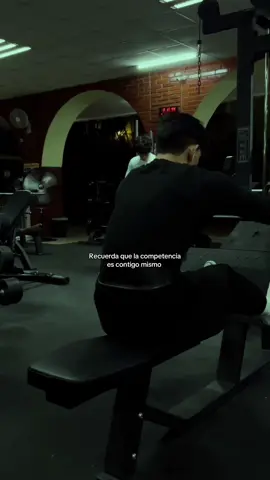 Todos los dias peleas contigo mismo!  #gym #gymrat #fyp #viral #Fitness #motivation #gymbros #parati #fypシ #espalda 