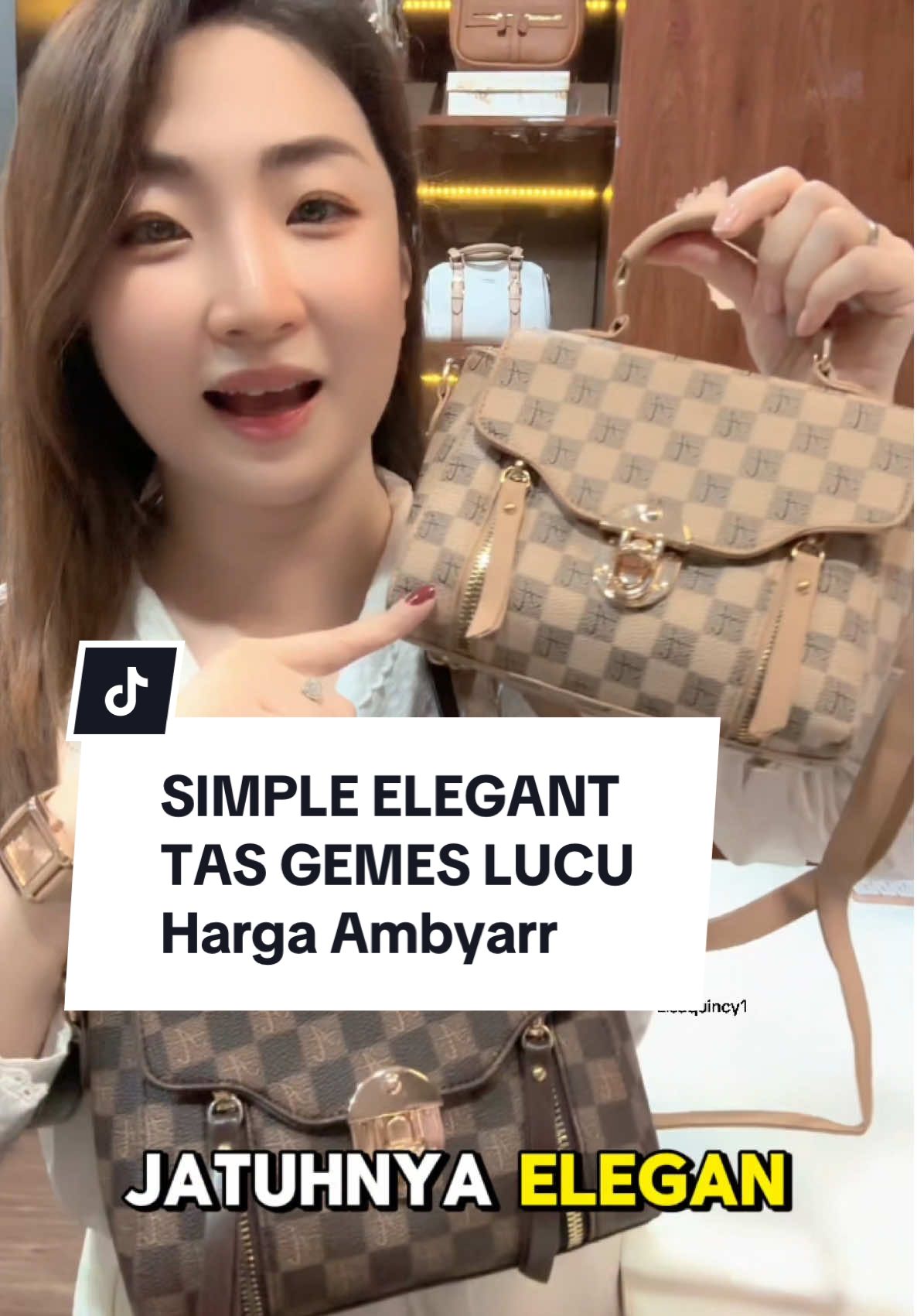 Yang lagi cari tas selempang mini tapi ga mini banget bisa cek keranjang kuning cc atau JOIN LIVE cc hari ini yah say😍 #lisaquincy #fyp #viral #wibgajian #bestseller #taswanita #taspesta #tasselempang #tasmewah #diskon #promo #trending #wibgajian #paydaysale #promoakhirtahun #stok #soldout #tasdaily #tasselempang #tasmotif #tashandbag #tasootd 