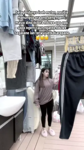 Terimakasih untuk mulut mulutt sak krenjang, yang mudah merendahkan manusia hanya karna materi, karna kalian kalian dapat menjadi motivasi semangat bekerja bagi kami yang tak punya🙂 ingat  kehidupan manusia dapat berubah kapan saja. Lantas apa yang kamu sombongkan selama kita masih sama sama di dunia😌 @Tayank🫶🏻 #taiwan🇹🇼 #fyppppppppppppppppppppppp #jowopride #taicung🇹🇼🇹🇼🇹🇼🤘🤘🤘 #kontenkreator #djfunkot #fypシ゚viral #rantauponorogo🤝 #18years #fypシ゚viral🖤tiktok #kontenhiburan #indonesia🇮🇩 #fypindong #stasiuntaichung #fypシ゚ #fypage #taichung